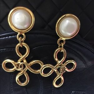 💗SOLD💗 💯 Authentic Vintage Chanel Earrings